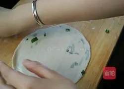 Scallion oil hand pancakes Illustration of how to do it 13