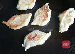 Illustration of how to make sweet pear and lotus root cake 5