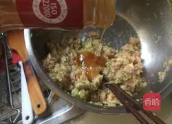 Illustration of how to make three fresh pot stickers 10