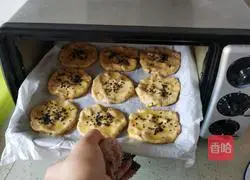 Illustration of how to make walnut cake 15