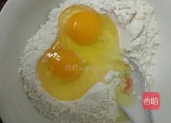Illustration of how to make folk egg cakes 1