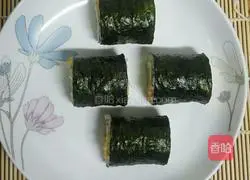 Illustration of how to make homemade sushi rolls 5