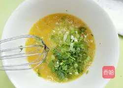 Illustration of how to make chive egg pancakes 4