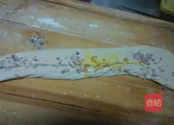 Illustration of how to make onion dough cakes 4