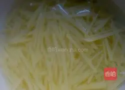 Illustration of how to make potato pancakes 1