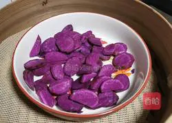 Illustration of how to make glutinous rice cakes with purple sweet potato and bean paste 3