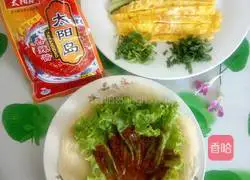 Illustration of how to make lettuce, ham and egg burritos 8