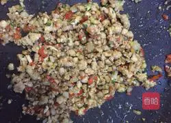 Illustration of making vermicelli meat pie 12