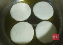 Illustration of how to make dough sugar cakes 11