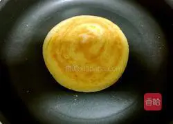Illustration of how to make egg yolk layer cake 19