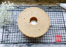 Illustration of how to make cream fruit cake 5