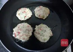 Illustration of how to make potato and shrimp cakes 7