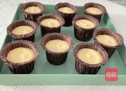 Illustration of how to make cream cupcakes 6
