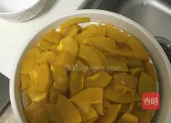 Illustration of homemade pumpkin pie 2