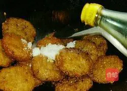 Illustration of how to make sweet and sour lotus root cake 2