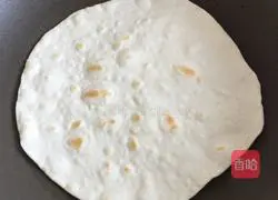 Illustration of how to make fried bean sprout pancakes 4