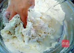 Illustration of how to make scallion pancake 4