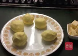 Illustration of making Zhixin, turmeric and glutinous rice pancakes 5