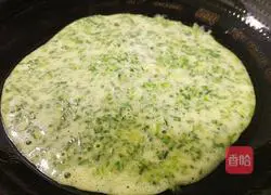 Illustration of how to make leek and egg pancakes 8