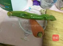 Illustration of how to make carrot and green pepper pancakes 2
