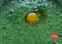 Zhongyuan Yidianhong (celery leaf egg cake) Illustration of how to do it 4