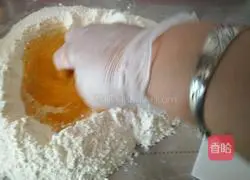 Illustration of making jujube egg yolk cake 9