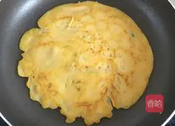 Illustration of how to make carrot juice egg pancake 4