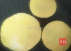 Illustration of how to make pumpkin dough sugar cakes 13