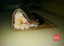 Illustration of how to roll sushi front and back 2