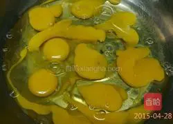 Vanilla Sponge Cake Recipe Illustration 2