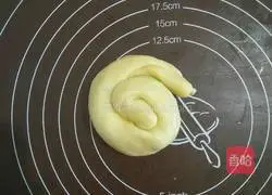 Illustration of how to make pepper, salt, oil and scallion pancakes 5