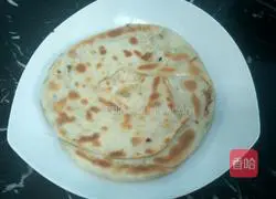 Illustration of how to make salt and pepper scallion pancake 8