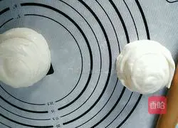 Illustration of how to make scallion hand-shredded pancakes 4