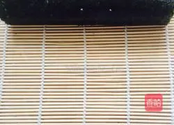 Illustration of how to make homemade sushi rolls 7