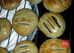 Illustration of homemade red bean filling wife cake 6