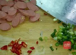 Illustration of how to make ham and egg pancakes 1