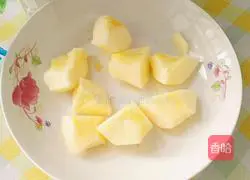 Illustration of how to make apple and egg pancakes 2