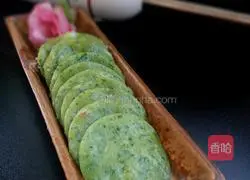 Illustration of how to make celery leaf shrimp cake 9