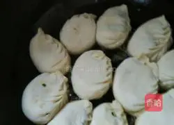 Illustration of how to make leek and egg pancakes 8