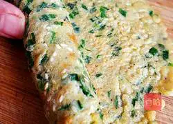 Illustration of how to make shrimp skin and chive burritos 12