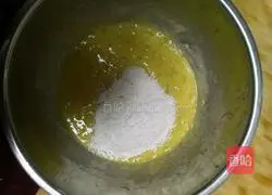 Illustration of how to make banana muffins 3