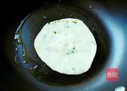 Illustration of how to make scallion pancakes 18
