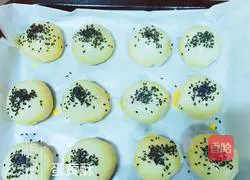 Illustration of how to make egg yolk cake 9