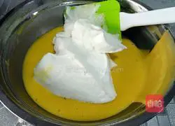 Illustration of how to make jam cherry blossom cake roll 6