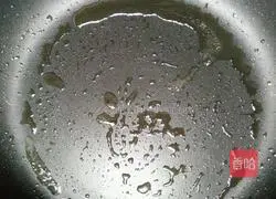 Illustration of how to make scallion pancake 10