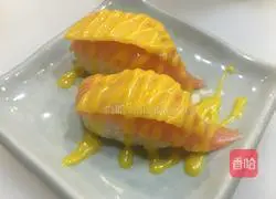 Illustration of how to make mango salmon sushi 4