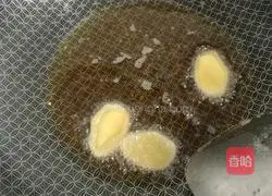 Illustration of how to make crucian carp cakes 5