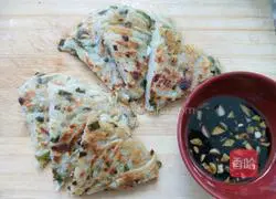 Illustration of how to make pan-fried potato pancakes 17