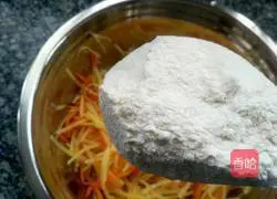 Potato and Carrot Shredded Pancake Recipe Illustration 4