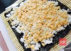 Illustration of how to make rainbow sushi 2